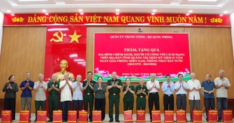 Quân ủy Trung ương, Bộ Quốc phòng tặng quà các gia đình chính sách tại Quảng Trị