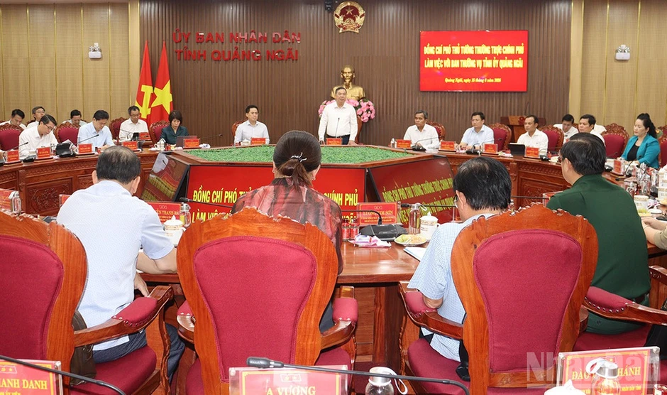 Quảng Ngãi cần định hình rõ các cực tăng trưởng, hành lang kinh tế và không gian phát triển mới Quảng Ngãi cần định hình rõ các cực tăng trưởng, hành lang kinh tế và không gian phát triển mới