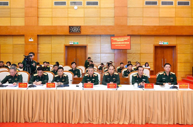 Quảng Ninh phát triển kinh tế-xã hội phải gắn với bảo đảm vững chắc quốc phòng, giữ vững biên giới, biển đảo Quảng Ninh phát triển kinh tế-xã hội phải gắn với bảo đảm vững chắc quốc phòng, giữ vững biên giới, biển đảo