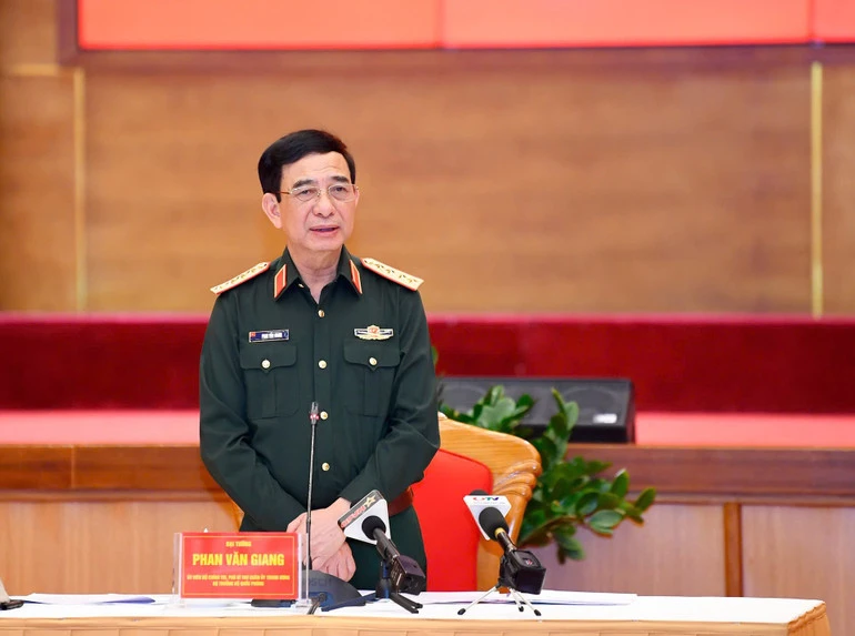 Quảng Ninh phát triển kinh tế-xã hội phải gắn với bảo đảm vững chắc quốc phòng, giữ vững biên giới, biển đảo Quảng Ninh phát triển kinh tế-xã hội phải gắn với bảo đảm vững chắc quốc phòng, giữ vững biên giới, biển đảo