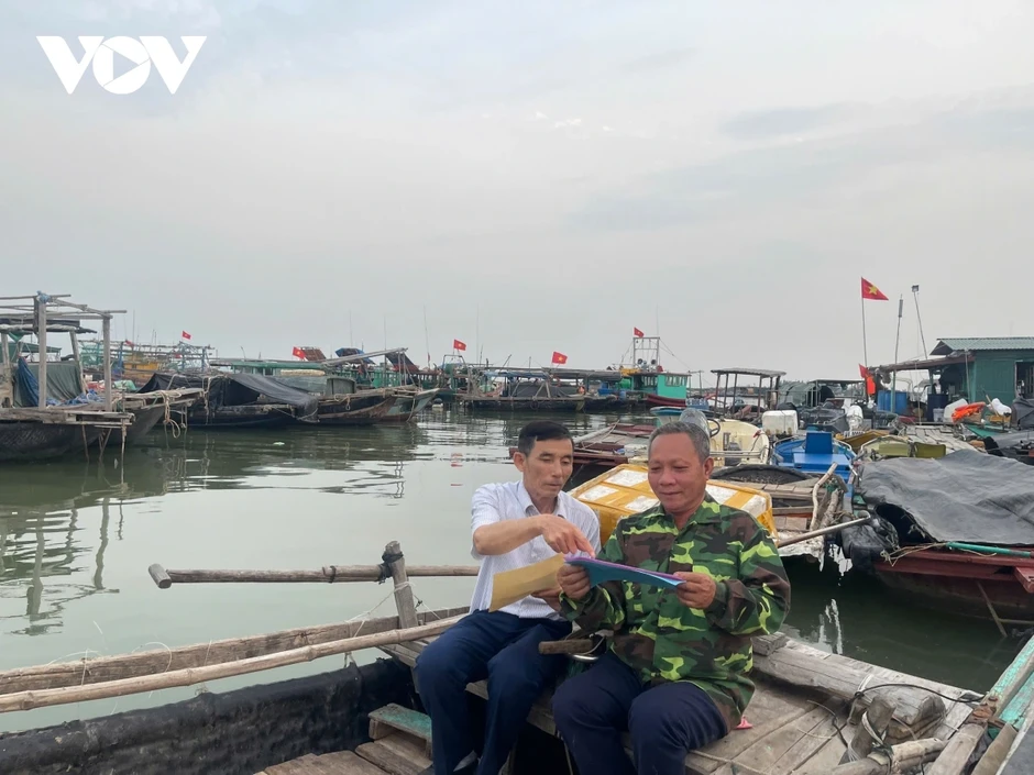 Quảng Ninh: Tuyên truyền bầu cử tới ngư dân, sẵn sàng cho ngày hội lớn