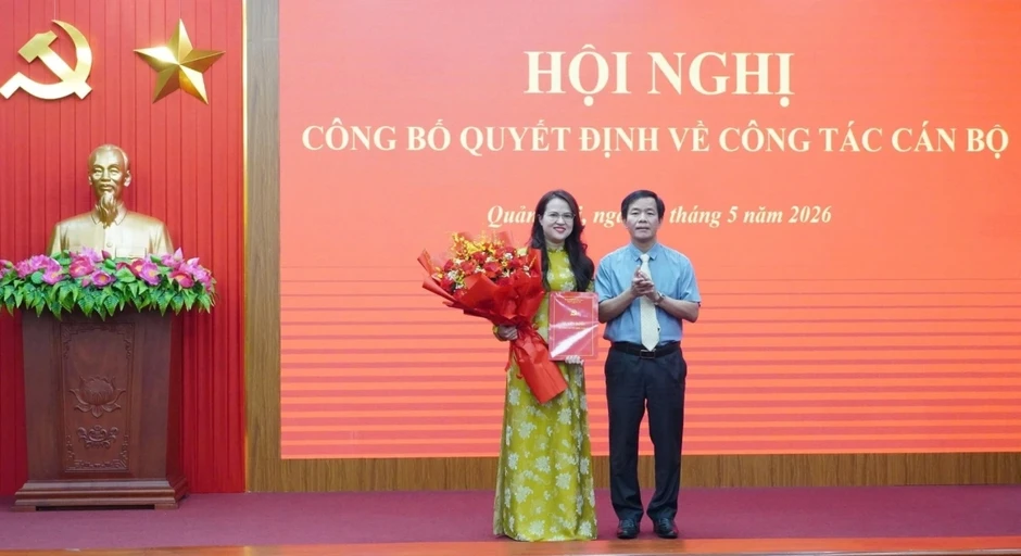 Quảng Trị công bố các quyết định về công tác cán bộ Quảng Trị công bố các quyết định về công tác cán bộ