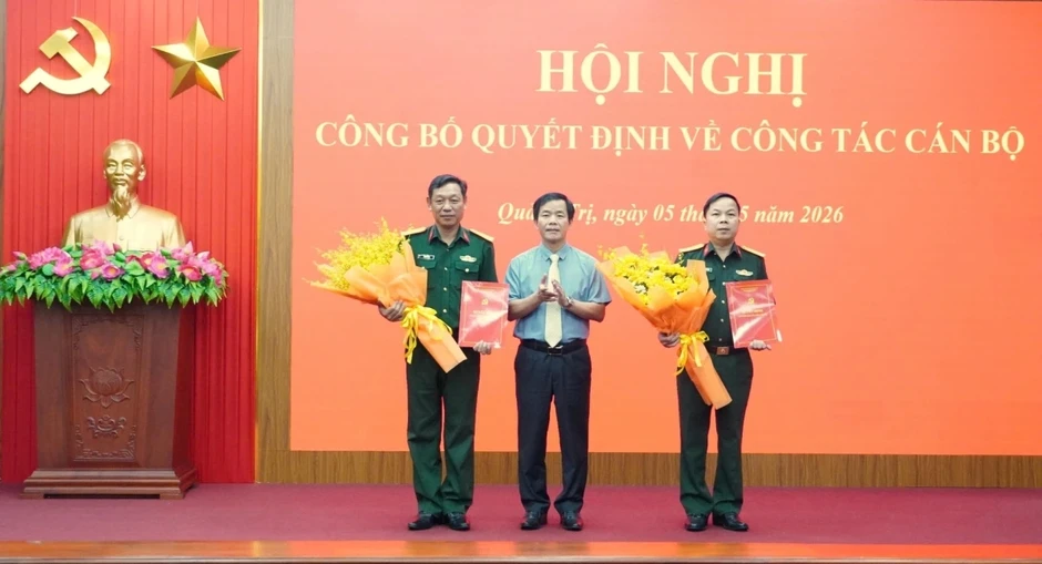 Quảng Trị công bố các quyết định về công tác cán bộ Quảng Trị công bố các quyết định về công tác cán bộ
