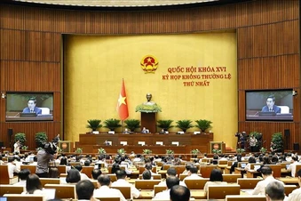 Quốc hội họp nghe trình bày tờ trình về 2 dự án luật