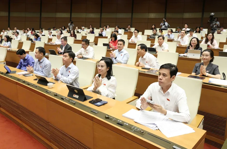 Quốc hội làm việc thêm nửa ngày, bế mạc kỳ họp thứ nhất vào sáng 24-4 Quốc hội làm việc thêm nửa ngày, bế mạc kỳ họp thứ nhất vào sáng 24-4