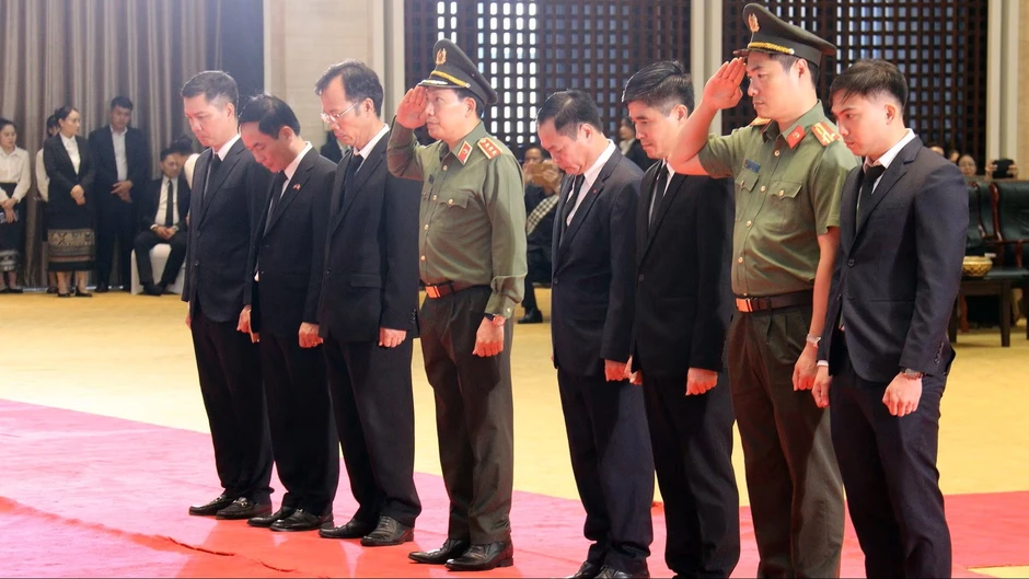Quốc hội mặc niệm tưởng nhớ Chủ tịch Quốc hội Lào Xaysomphone Phomvihane Quốc hội mặc niệm tưởng nhớ Chủ tịch Quốc hội Lào Xaysomphone Phomvihane