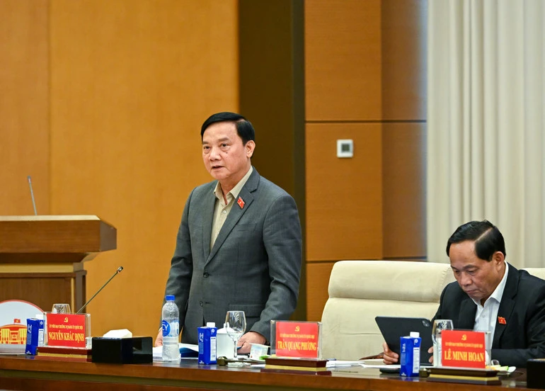 Quốc hội phải đóng vai trò trung tâm kiến tạo, hoàn thiện thể chế phát triển Quốc hội phải đóng vai trò trung tâm kiến tạo, hoàn thiện thể chế phát triển