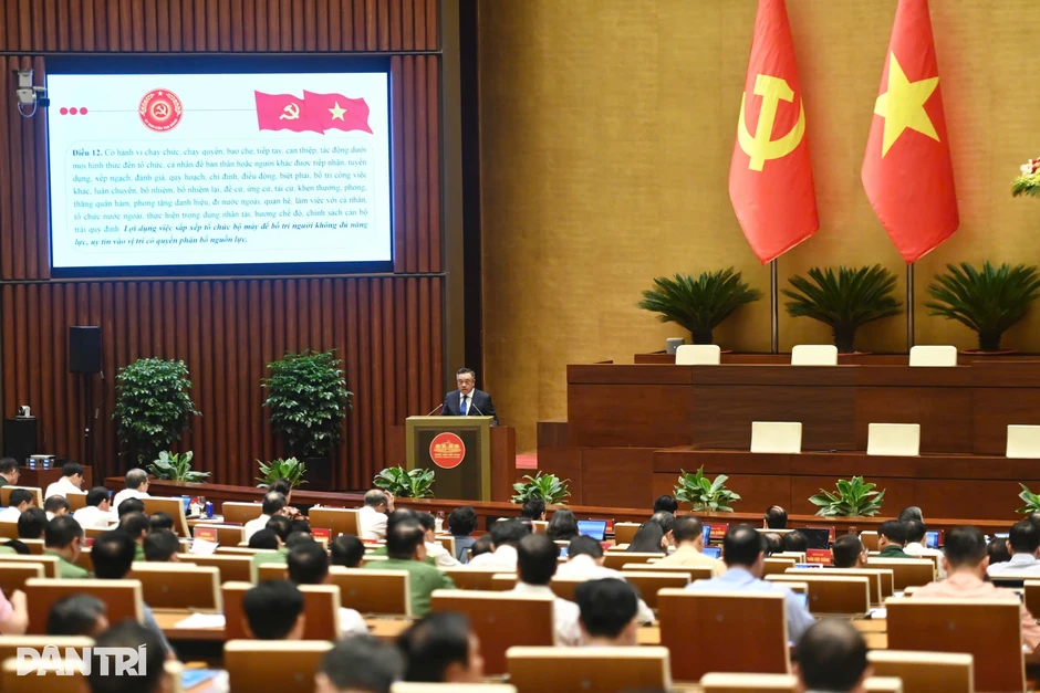 Quy định mới của Trung ương chặn "cài cắm" người thân vào vị trí then chốt Quy định mới của Trung ương chặn "cài cắm" người thân vào vị trí then chốt
