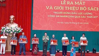 Ra mắt bộ sách "Người đứng đầu lực lượng Công an nhân dân qua các thời kỳ"