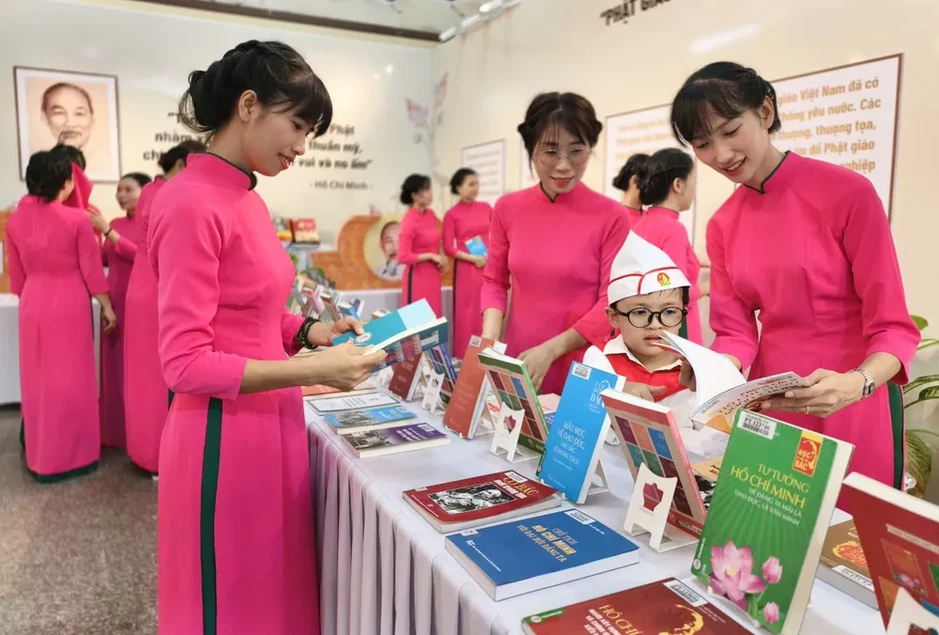 Ra mắt Không gian văn hóa Hồ Chí Minh tại các cơ sở tôn giáo Ra mắt Không gian văn hóa Hồ Chí Minh tại các cơ sở tôn giáo