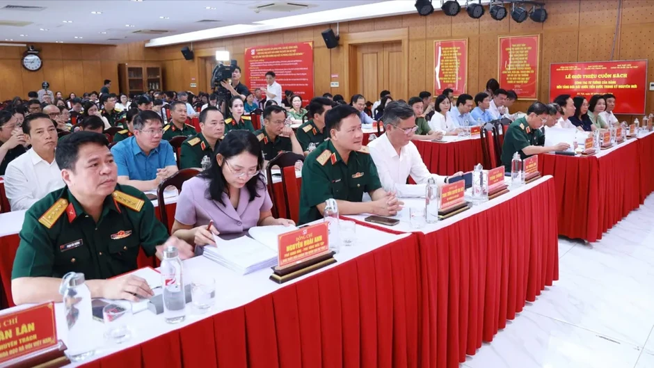 Ra mắt sách của Đại tướng Nguyễn Trọng Nghĩa về công tác tư tưởng của Đảng Ra mắt sách của Đại tướng Nguyễn Trọng Nghĩa về công tác tư tưởng của Đảng