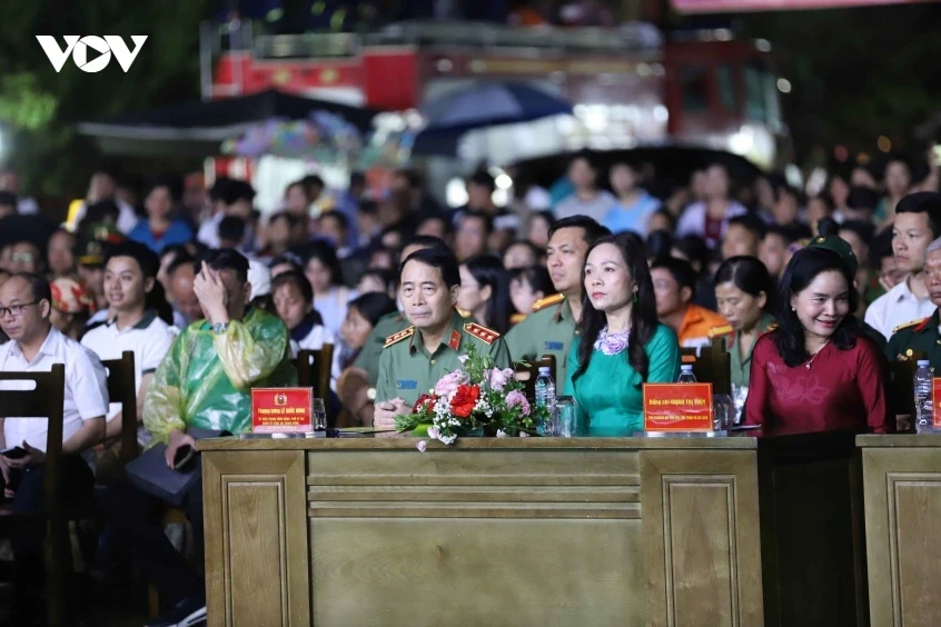 Rực rỡ chương trình nghệ thuật “Vì bình yên bản làng” tại Sơn La Rực rỡ chương trình nghệ thuật “Vì bình yên bản làng” tại Sơn La