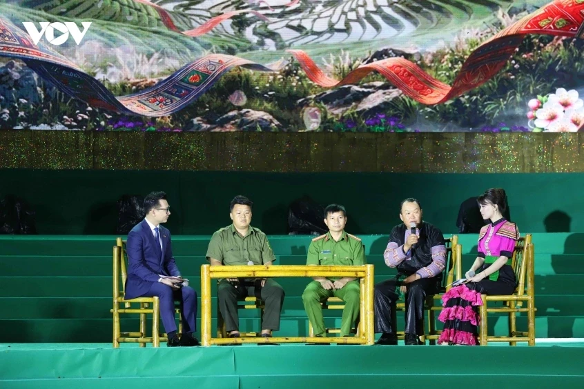 Rực rỡ chương trình nghệ thuật “Vì bình yên bản làng” tại Sơn La Rực rỡ chương trình nghệ thuật “Vì bình yên bản làng” tại Sơn La