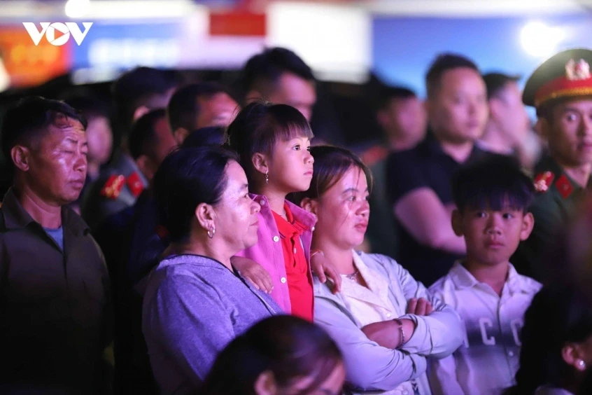 Rực rỡ chương trình nghệ thuật “Vì bình yên bản làng” tại Sơn La Rực rỡ chương trình nghệ thuật “Vì bình yên bản làng” tại Sơn La