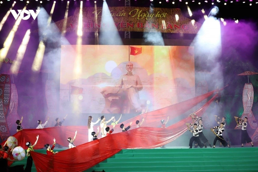 Rực rỡ chương trình nghệ thuật “Vì bình yên bản làng” tại Sơn La Rực rỡ chương trình nghệ thuật “Vì bình yên bản làng” tại Sơn La