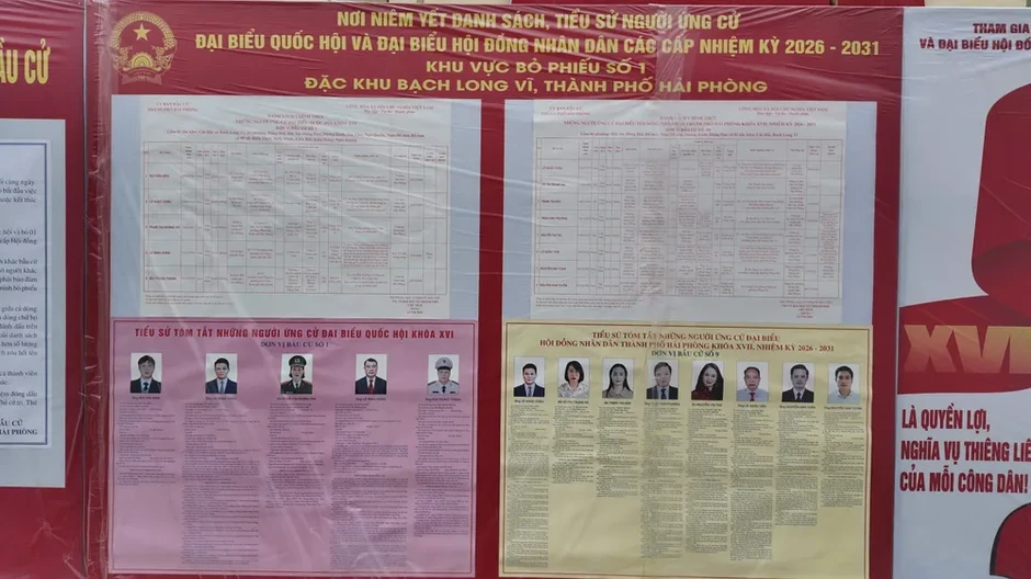 Rực rỡ cờ hoa tại những điểm bầu cử đặc biệt ở Hà Nội Rực rỡ cờ hoa tại những điểm bầu cử đặc biệt ở Hà Nội