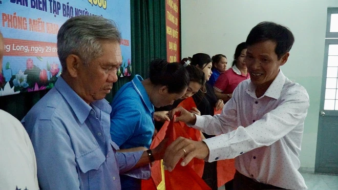 Rực rỡ “Đường cờ Tổ quốc” dẫn vào Khu Di tích Lịch sử Rạch Già Rực rỡ “Đường cờ Tổ quốc” dẫn vào Khu Di tích Lịch sử Rạch Già