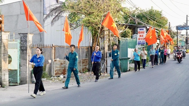 Rực rỡ “Đường cờ Tổ quốc” dẫn vào Khu Di tích Lịch sử Rạch Già Rực rỡ “Đường cờ Tổ quốc” dẫn vào Khu Di tích Lịch sử Rạch Già