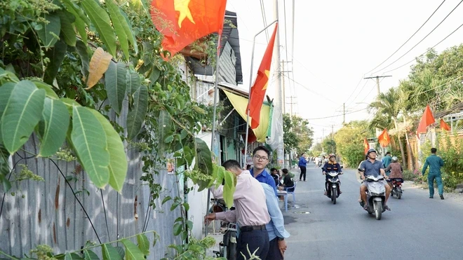 Rực rỡ “Đường cờ Tổ quốc” dẫn vào Khu Di tích Lịch sử Rạch Già Rực rỡ “Đường cờ Tổ quốc” dẫn vào Khu Di tích Lịch sử Rạch Già