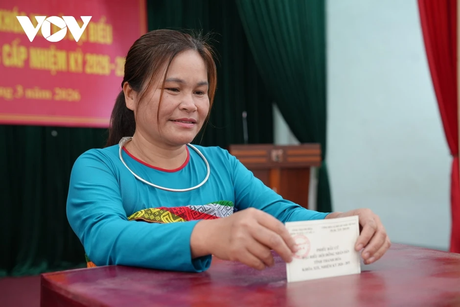 Rực rỡ sắc màu bầu cử vùng biên Thanh Hóa: Cử tri gửi trọn niềm tin vào lá phiếu Rực rỡ sắc màu bầu cử vùng biên Thanh Hóa: Cử tri gửi trọn niềm tin vào lá phiếu