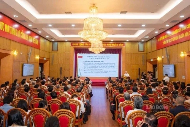 Sản phẩm báo chí phải mang tinh thần của Nghị quyết, “hơi thở” của cuộc sống Sản phẩm báo chí phải mang tinh thần của Nghị quyết, “hơi thở” của cuộc sống