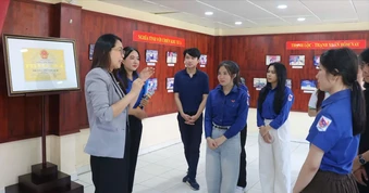 Sát thực tiễn và làm chủ không gian mạng