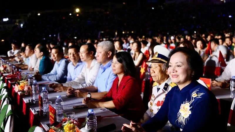 Sâu lắng Chương trình nghệ thuật đặc biệt “Mãi mãi tuổi 20”