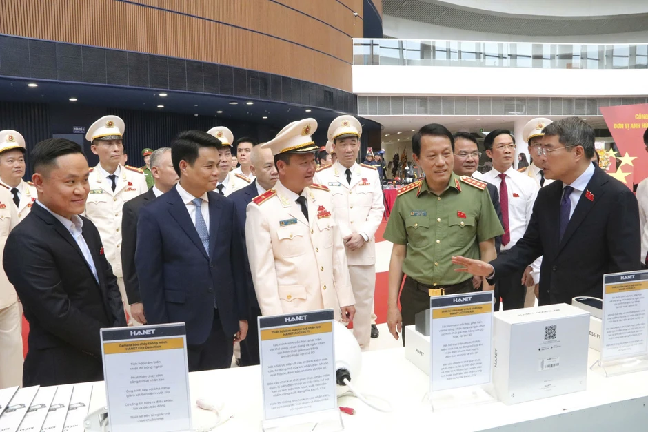 Sáu yêu cầu của Thủ tướng Lê Minh Hưng với Công an Hải Phòng Sáu yêu cầu của Thủ tướng Lê Minh Hưng với Công an Hải Phòng
