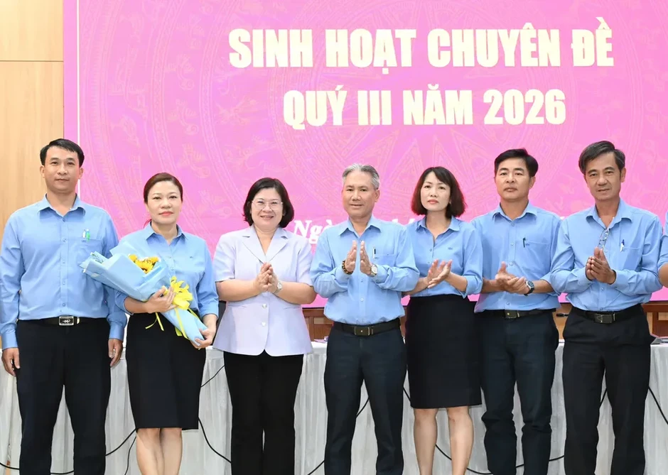 Sinh hoạt chi bộ phải đi sâu vào nhiệm vụ cụ thể của từng đơn vị Sinh hoạt chi bộ phải đi sâu vào nhiệm vụ cụ thể của từng đơn vị