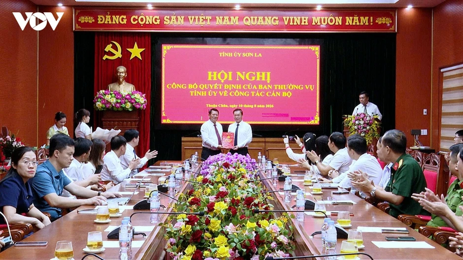 Sơn La công bố các quyết định về công tác cán bộ Sơn La công bố các quyết định về công tác cán bộ