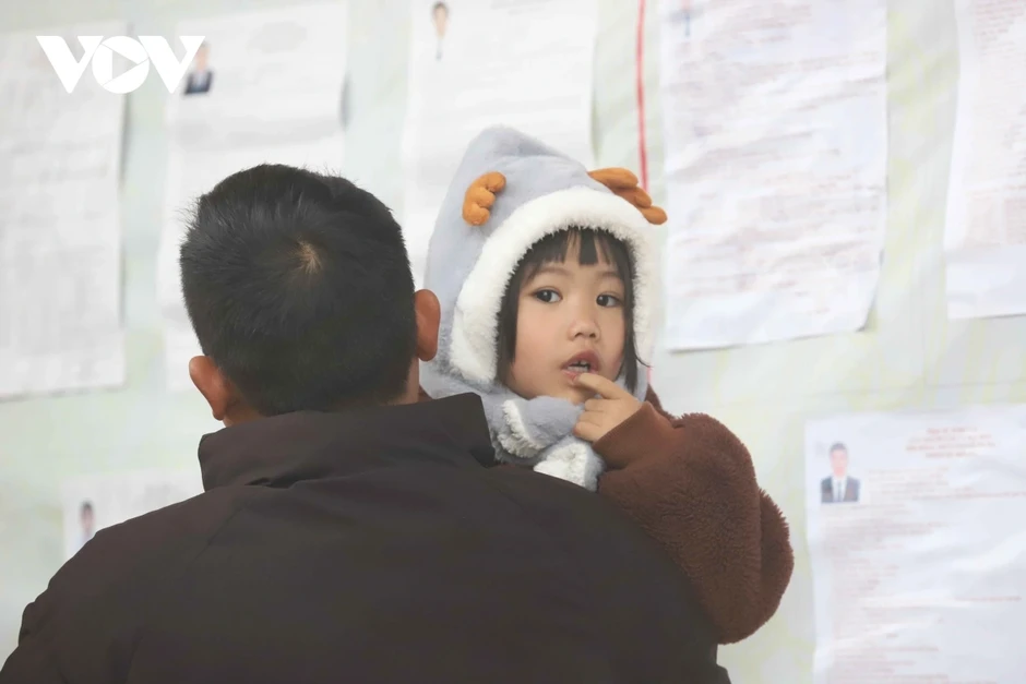 Sơn La: Trời rét kèm sương mù, cử tri Co Mạ nô nức đi bầu cử từ sớm Sơn La: Trời rét kèm sương mù, cử tri Co Mạ nô nức đi bầu cử từ sớm