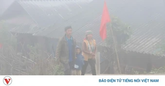 Sơn La: Trời rét kèm sương mù, cử tri Co Mạ nô nức đi bầu cử từ sớm