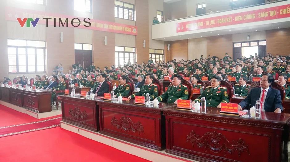 Sư đoàn 316 đón nhận danh hiệu Anh hùng Lực lượng vũ trang Nhân dân lân thứ 2 Sư đoàn 316 đón nhận danh hiệu Anh hùng Lực lượng vũ trang Nhân dân lân thứ 2