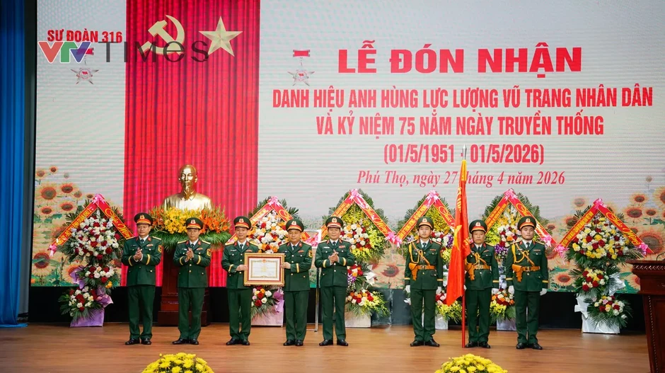 Sư đoàn 316 đón nhận danh hiệu Anh hùng Lực lượng vũ trang Nhân dân lân thứ 2 Sư đoàn 316 đón nhận danh hiệu Anh hùng Lực lượng vũ trang Nhân dân lân thứ 2