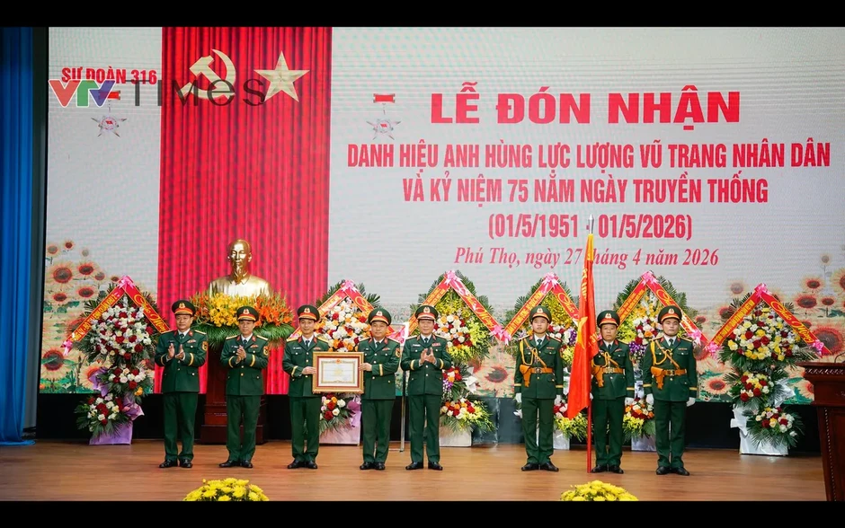 Sư đoàn 316 đón nhận danh hiệu Anh hùng Lực lượng vũ trang Nhân dân lân thứ 2 Sư đoàn 316 đón nhận danh hiệu Anh hùng Lực lượng vũ trang Nhân dân lân thứ 2