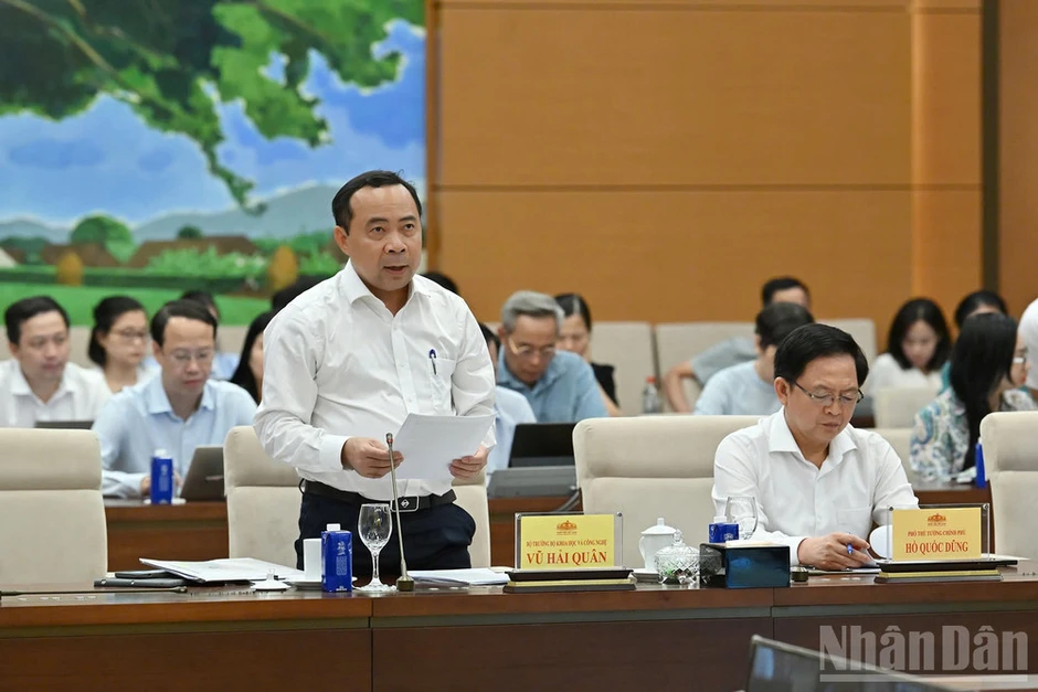 Sửa đổi 4 luật về công nghệ, viễn thông: Đẩy mạnh phân cấp, phân quyền, cắt giảm thủ tục, điều kiện kinh doanh Sửa đổi 4 luật về công nghệ, viễn thông: Đẩy mạnh phân cấp, phân quyền, cắt giảm thủ tục, điều kiện kinh doanh