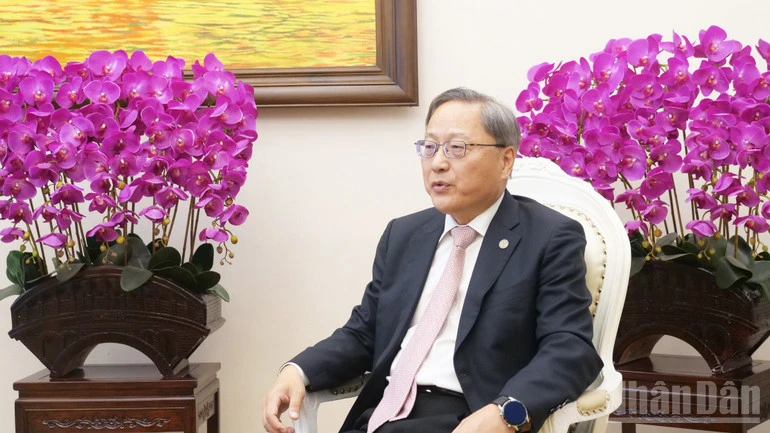 Tầm vóc chính trị và ý nghĩa chiến lược của quan hệ Việt-Trung Tầm vóc chính trị và ý nghĩa chiến lược của quan hệ Việt-Trung