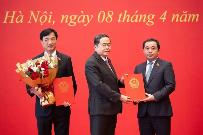 Tân Bí thư Thành ủy Trần Đức Thắng nhận thêm trọng trách tại TP Hà Nội Tân Bí thư Thành ủy Trần Đức Thắng nhận thêm trọng trách tại TP Hà Nội