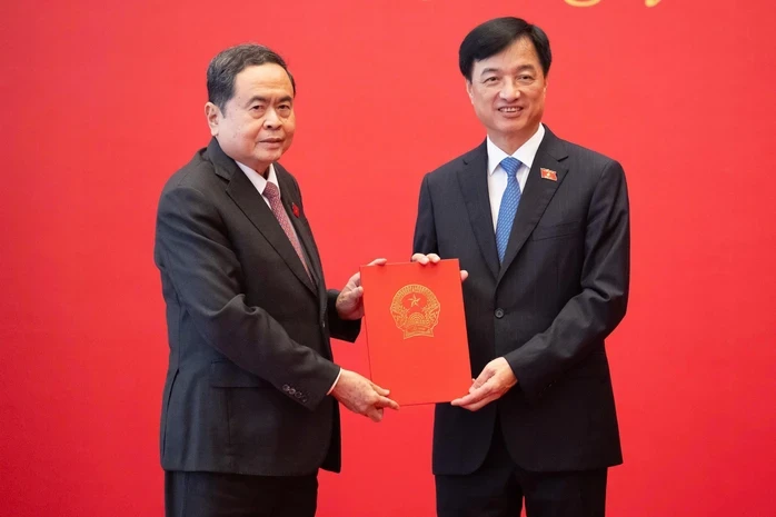 Tân Bí thư Thành ủy Trần Đức Thắng nhận thêm trọng trách tại TP Hà Nội Tân Bí thư Thành ủy Trần Đức Thắng nhận thêm trọng trách tại TP Hà Nội