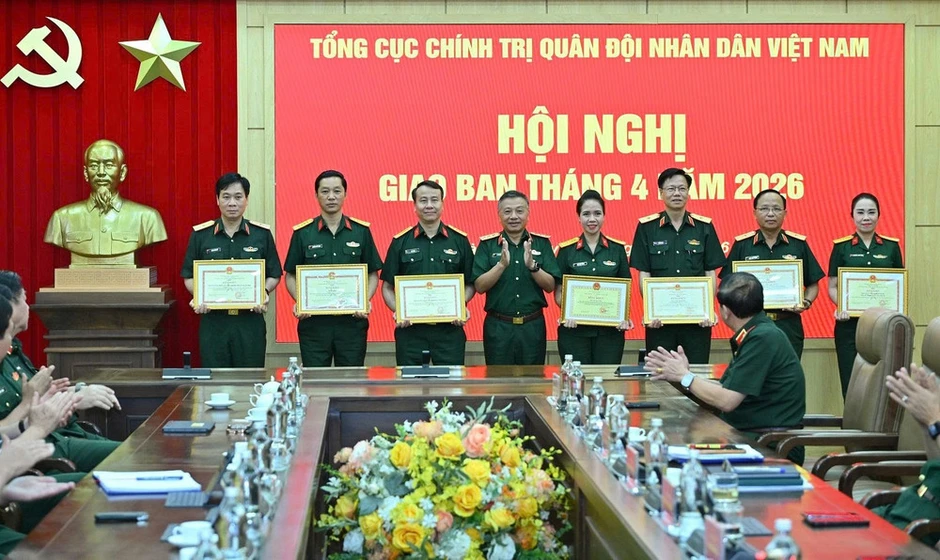 Tận dụng công nghệ, chuyển đổi số nâng cao chất lượng tham mưu, điều hành Tận dụng công nghệ, chuyển đổi số nâng cao chất lượng tham mưu, điều hành