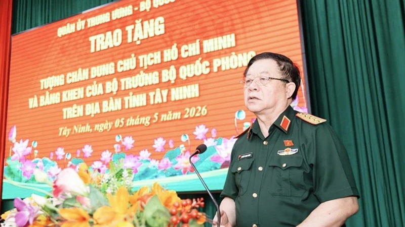 Tặng 100 tượng chân dung Chủ tịch Hồ Chí Minh tại tỉnh Tây Ninh Tặng 100 tượng chân dung Chủ tịch Hồ Chí Minh tại tỉnh Tây Ninh