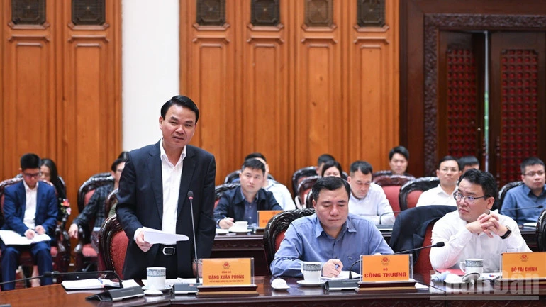 Tăng cường dự trữ chiến lược xăng dầu, chủ động nguồn cung trong nước Tăng cường dự trữ chiến lược xăng dầu, chủ động nguồn cung trong nước