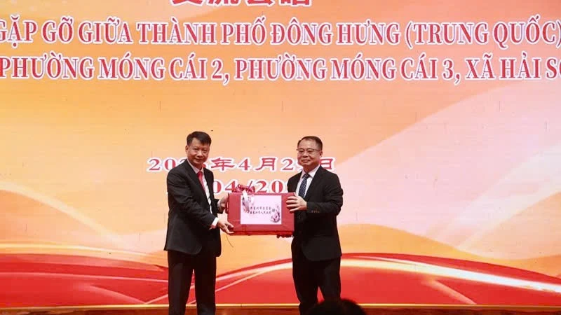 Tăng cường quan hệ hợp tác hữu nghị biên giới Quảng Ninh (Việt Nam) và Quảng Tây (Trung Quốc) Tăng cường quan hệ hợp tác hữu nghị biên giới Quảng Ninh (Việt Nam) và Quảng Tây (Trung Quốc)