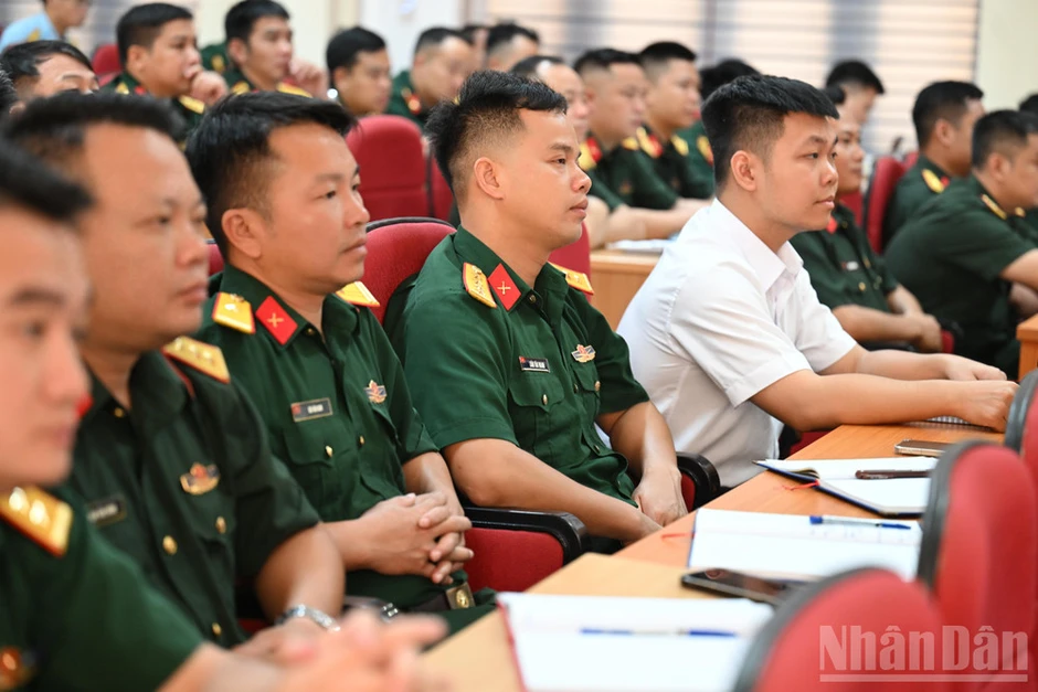 Tăng cường thông tin về quốc phòng, an ninh và chính sách dân tộc cho khu vực phía bắc Tăng cường thông tin về quốc phòng, an ninh và chính sách dân tộc cho khu vực phía bắc