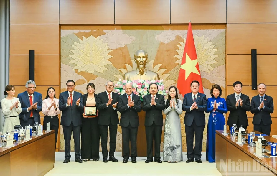 Tăng cường thúc đẩy gắn kết hai cơ quan lập pháp Việt Nam-Mexico Tăng cường thúc đẩy gắn kết hai cơ quan lập pháp Việt Nam-Mexico