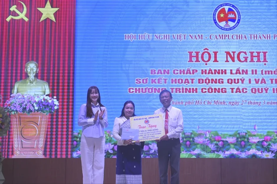 Tăng cường tình đoàn kết và hữu nghị Việt Nam - Campuchia Tăng cường tình đoàn kết và hữu nghị Việt Nam - Campuchia