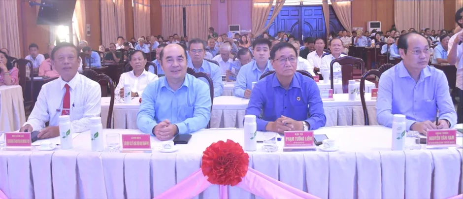 Tăng cường tình đoàn kết và hữu nghị Việt Nam - Campuchia Tăng cường tình đoàn kết và hữu nghị Việt Nam - Campuchia
