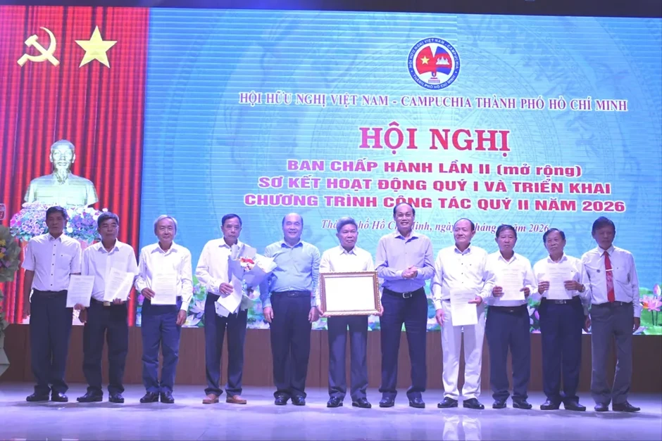 Tăng cường tình đoàn kết và hữu nghị Việt Nam - Campuchia Tăng cường tình đoàn kết và hữu nghị Việt Nam - Campuchia