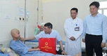 Tặng quà của Tổng Bí thư, Chủ tịch nước và Thủ tướng cho bệnh nhi ung thư
