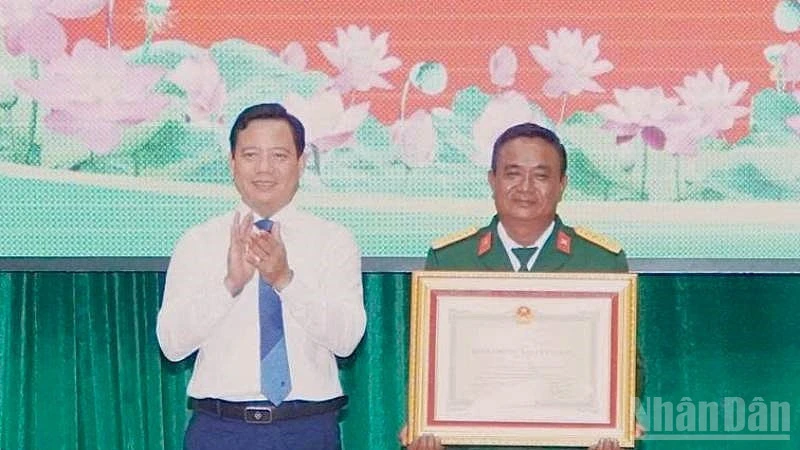 Tặng thưởng Huân chương Bảo vệ Tổ quốc hạng Ba cho Đội K73 Tặng thưởng Huân chương Bảo vệ Tổ quốc hạng Ba cho Đội K73